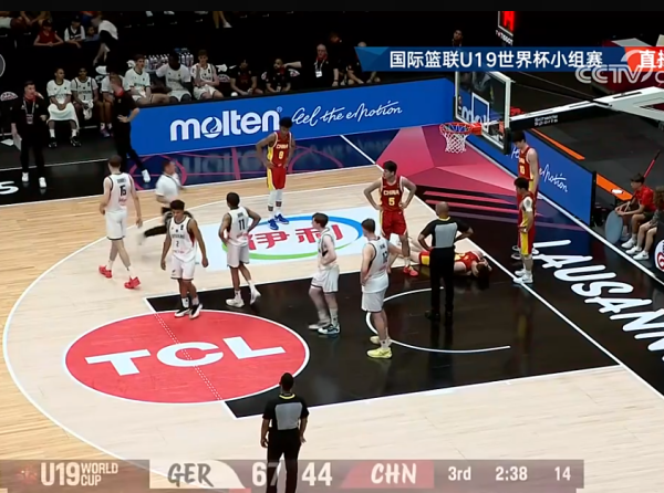微豪配资 惨负24分！多位名嘴痛批U19男篮1人：谁打的好谁休息，怕累着？